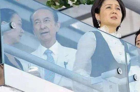 邓咏诗与赌王太太,邓咏诗和赌王图片