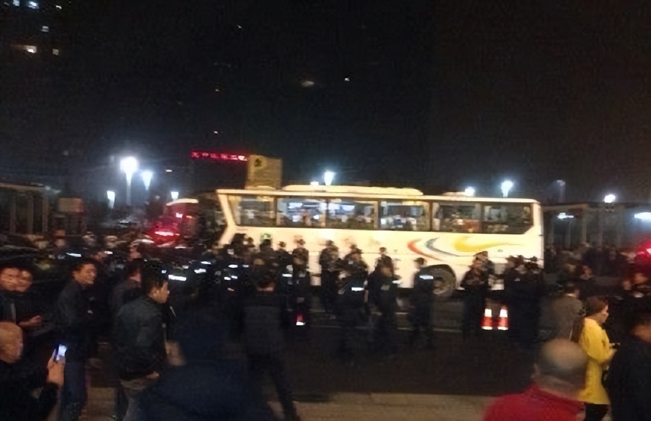 大快人心！中原第一娱乐会所，郑州皇家一号覆灭，超过天上人间