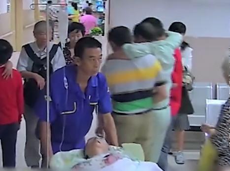 老伴老年痴呆的感人故事,老人脑梗感人故事