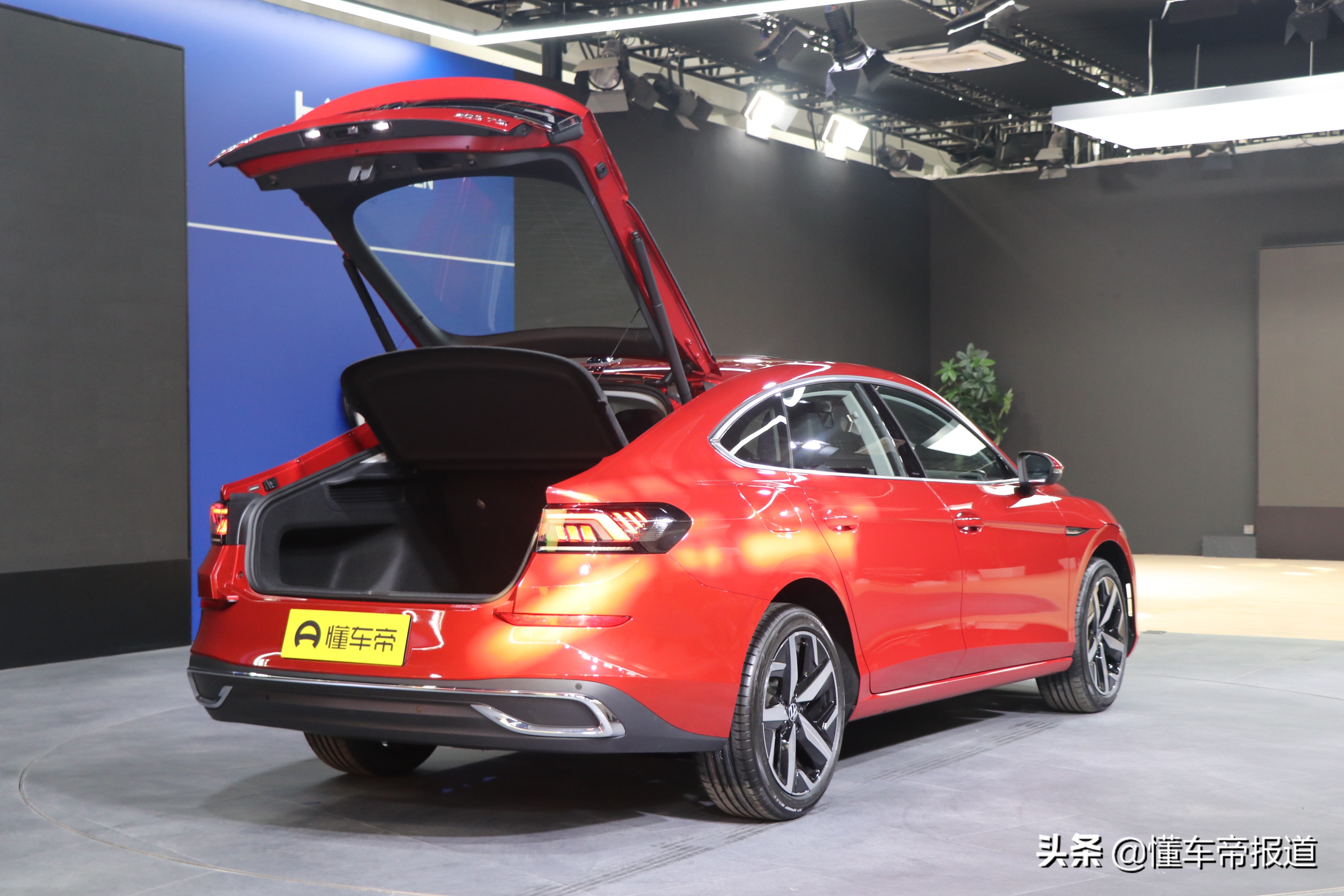 大众cc新款曝光,cc凌渡掀背式