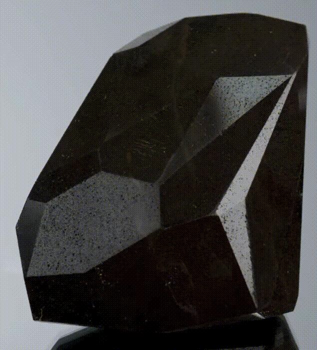 一颗黑钻石值多少,一颗黑钻石原石多少钱