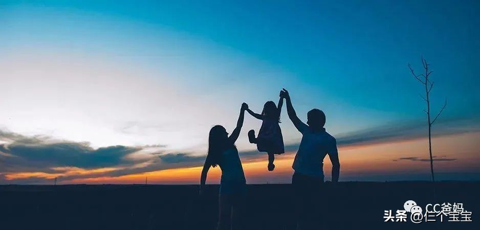 十岁男孩总是爱偷偷摸摸的捏东西,小孩子偷偷摸被子