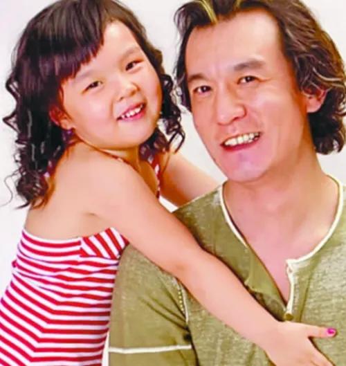 哈文李咏最后时刻,哈文短发与李咏合影