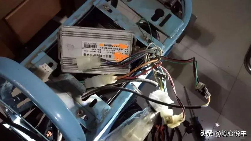 电动车电瓶的正负极怎么接的,电瓶车控制器哪根线是负极