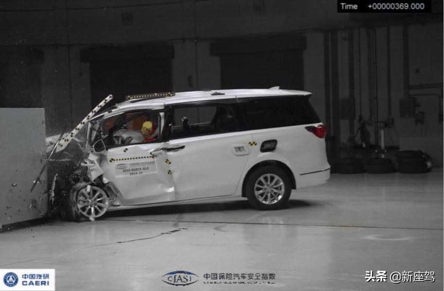 起亚嘉华旗舰款对比gl8陆尊尊享型,第四代嘉华gl8