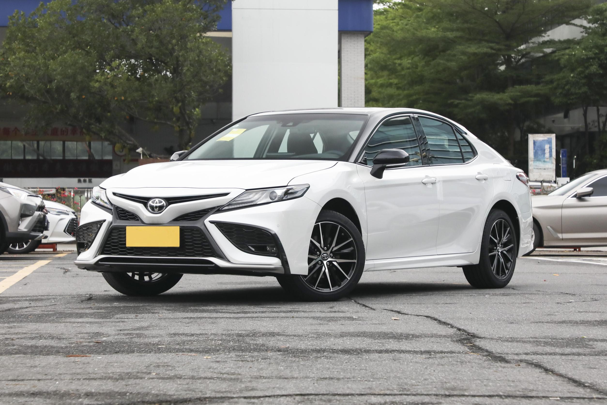 降价最多的b级车凯美瑞,八代凯美瑞2.5豪华燃油版