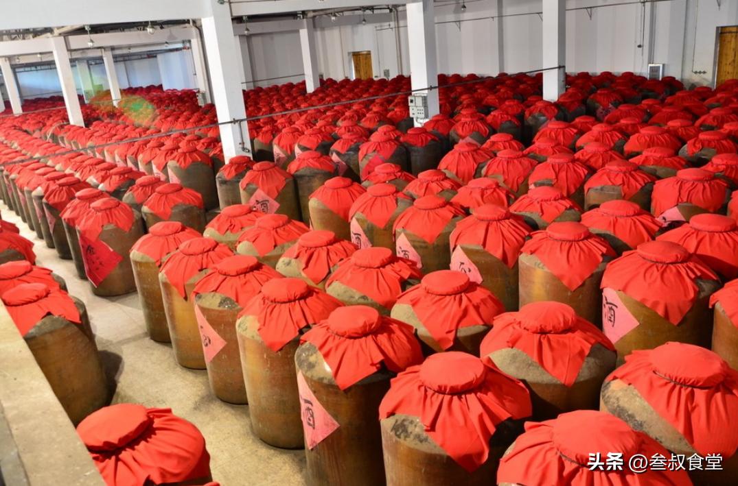 实体店卖白酒怎么赚钱,白酒店卖白酒的利润大概多少