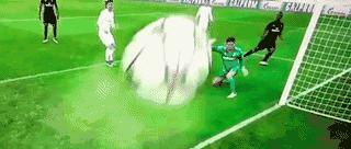 足球场上的尴尬瞬间视频,足球场上的尴尬瞬间笑到肚子疼