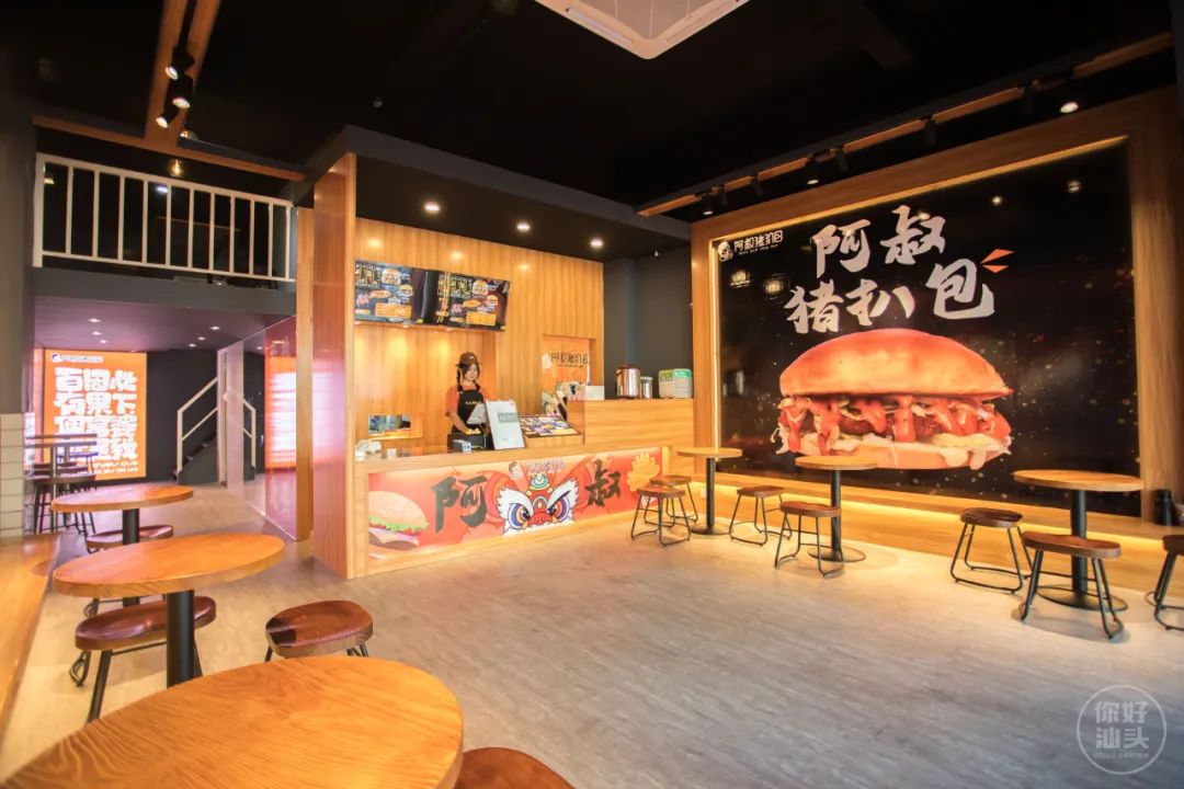 丹霞庄出现一个奇怪阿叔，一万块的店租竟卖起一元一只大鸡腿