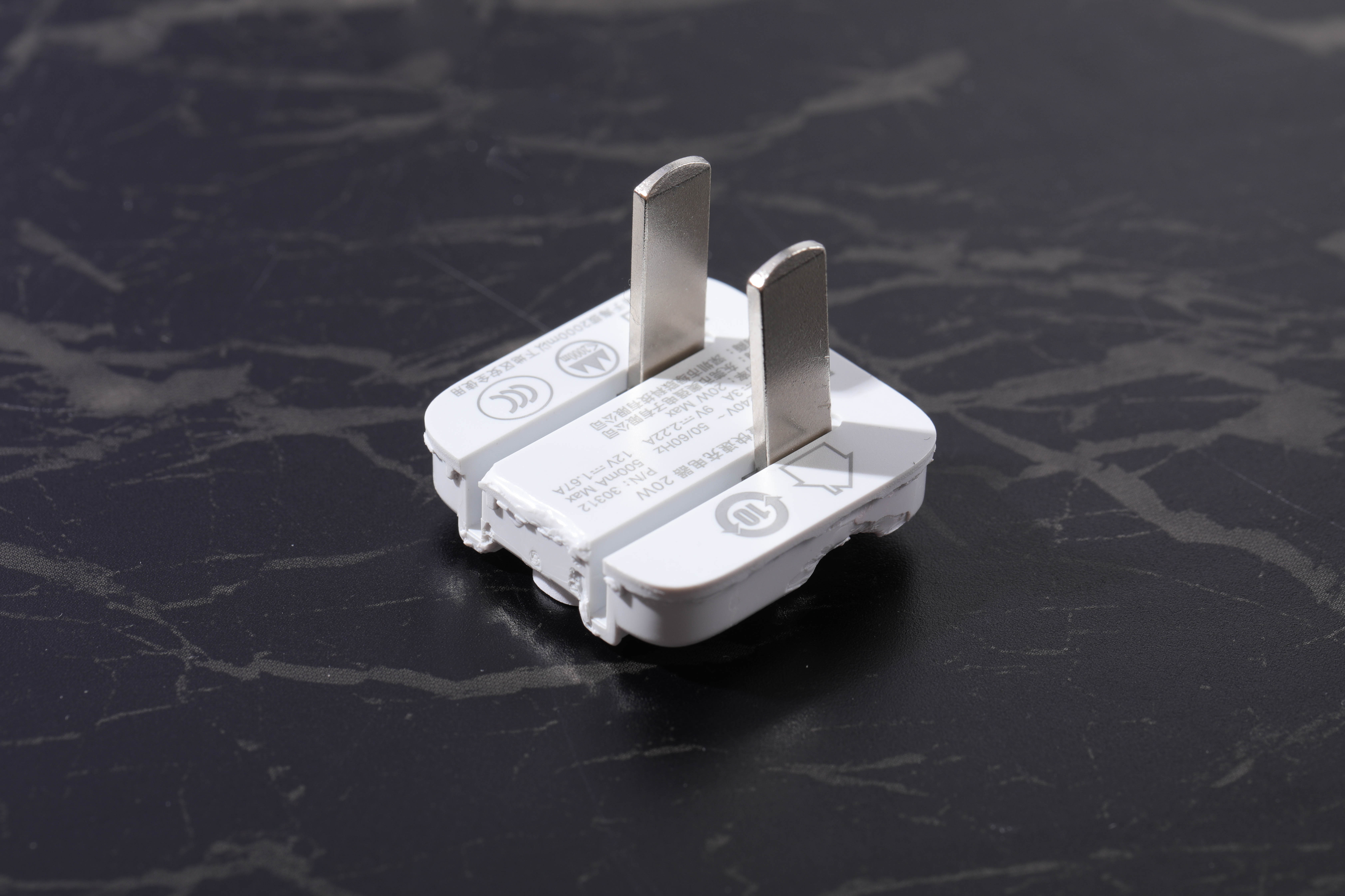 iphone20瓦快充头拆解教程,品牌苹果30w快充头拆解测评