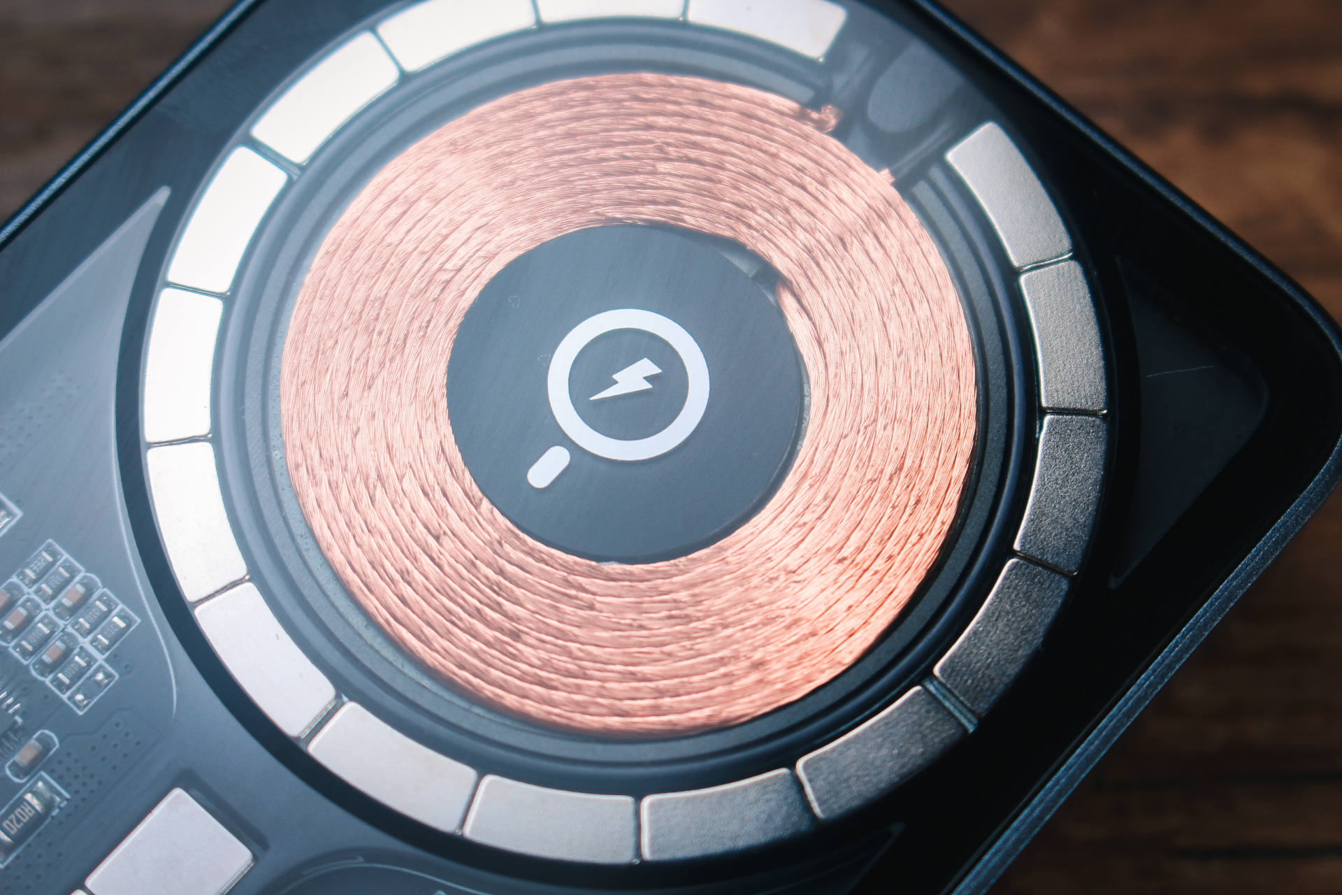 momax摩米士magsafe磁吸充电宝怎么样,苹果magsafe磁吸充电器实测