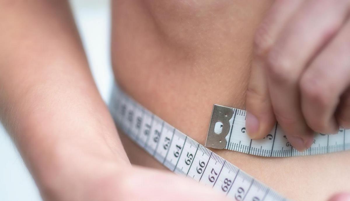 女大学生把30厘米“兔兔管”插入体内：上瘾*行为性**