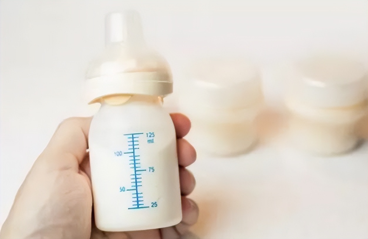 4岁左右的孩子，仍然在喝配方奶，正常吗？配方奶几岁喝好些？