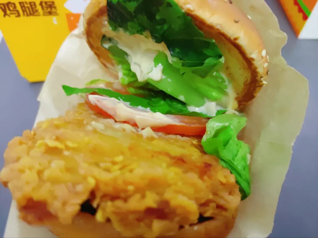 麦当劳早餐板烧鸡腿堡测评,麦当劳定制板烧鸡腿堡