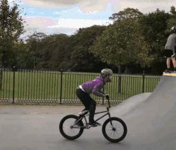 女朋友说她不能穿比较紧的衣服，我瞬间就懂了，效果原来是这样的