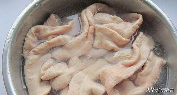 翻猪肠的做法视频,翻猪肠的简单方法