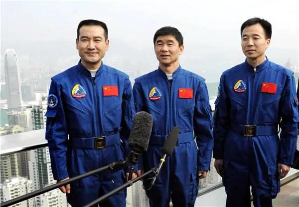 一图回顾历次飞天的神舟航天员,历次神舟飞船航天员一览表