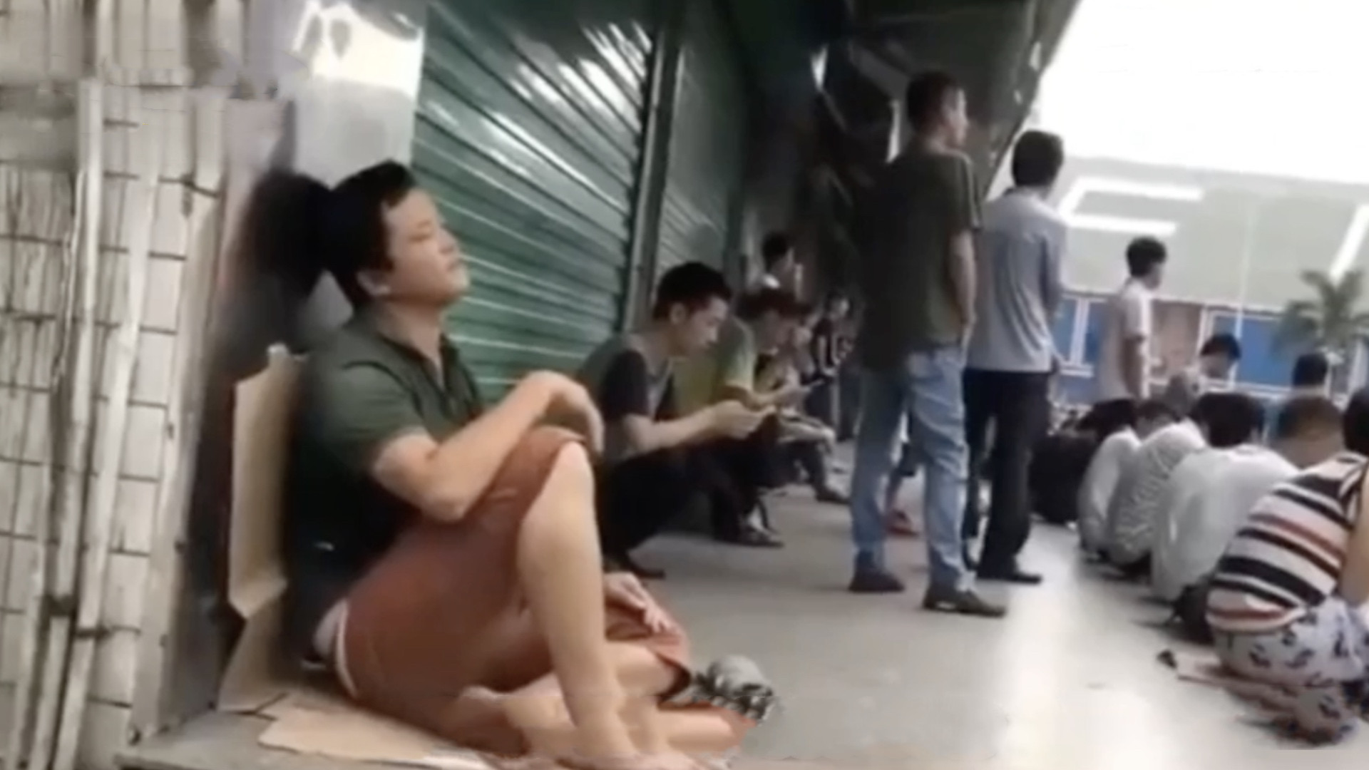 这就是那些辍学在深圳打工的年轻人：干一天耍三天，人不人鬼不鬼