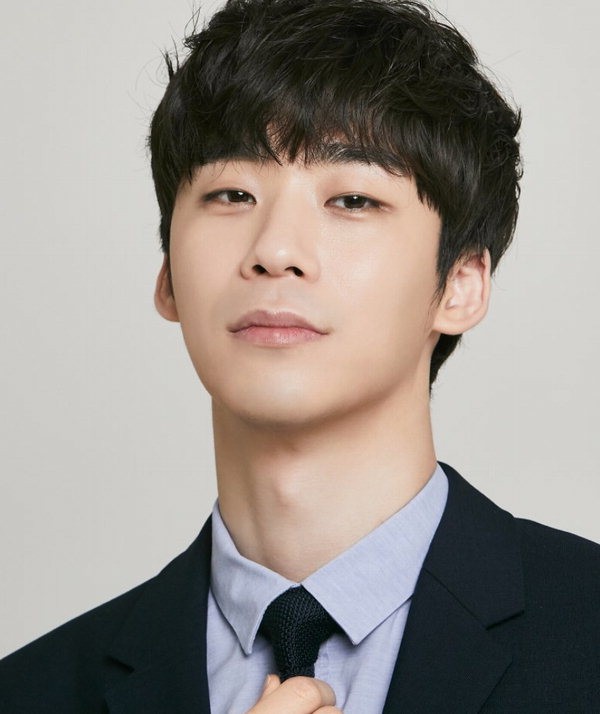 真实故事：她被曝操纵男友、学历造假等诸多争议，复出新剧惹非议