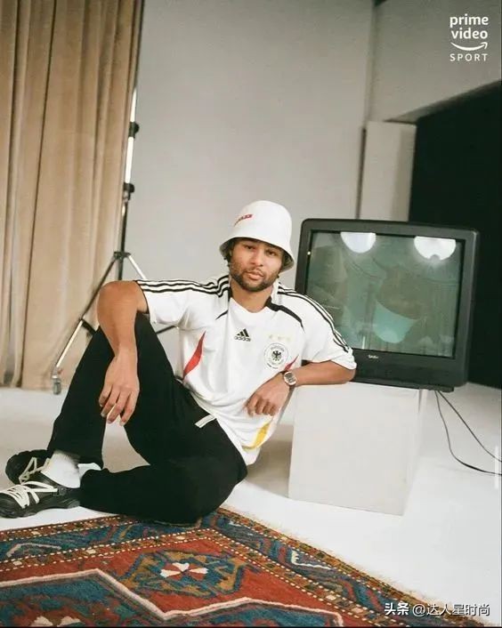 世界杯结束了，足球穿搭火了！欧阳娜娜、Jennie、Bella集体撞衫