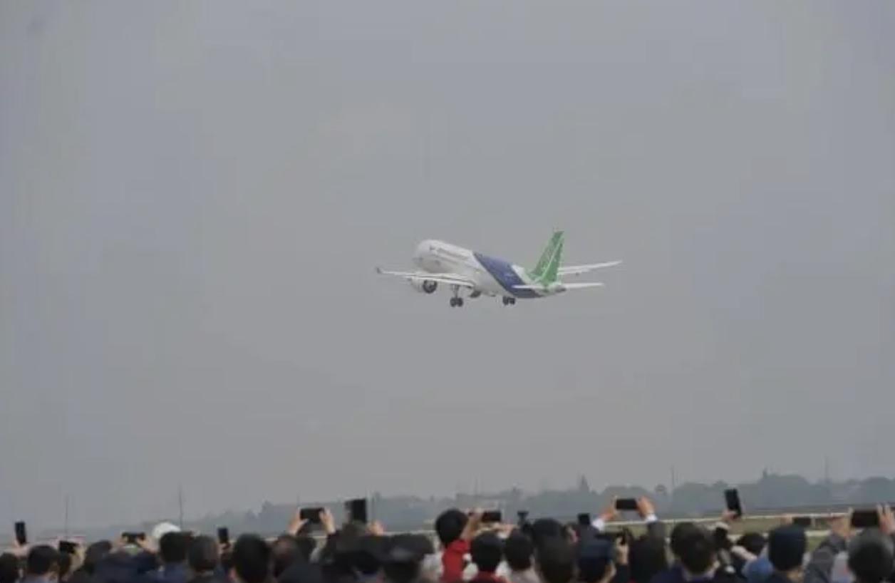 c919国产大飞机能否撼动波音,c919大飞机一天斩获300架订单
