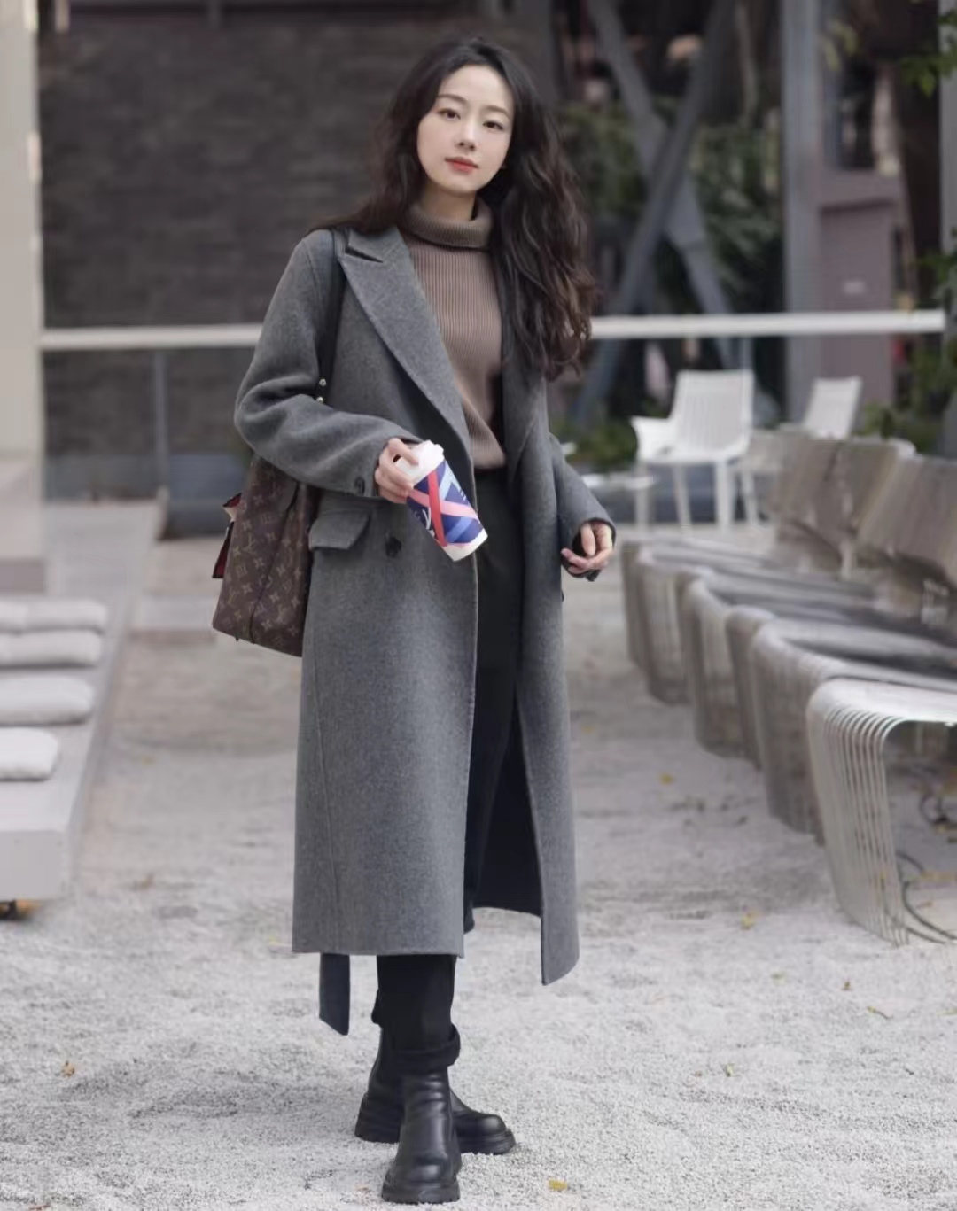 灰色大衣和黑色大衣哪个配jk好看,灰色双面羊绒牛角扣大衣小个子150