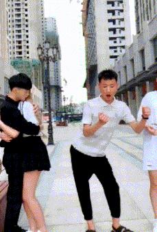 情侣间秀恩爱坐姿,秀恩爱的高难度姿势