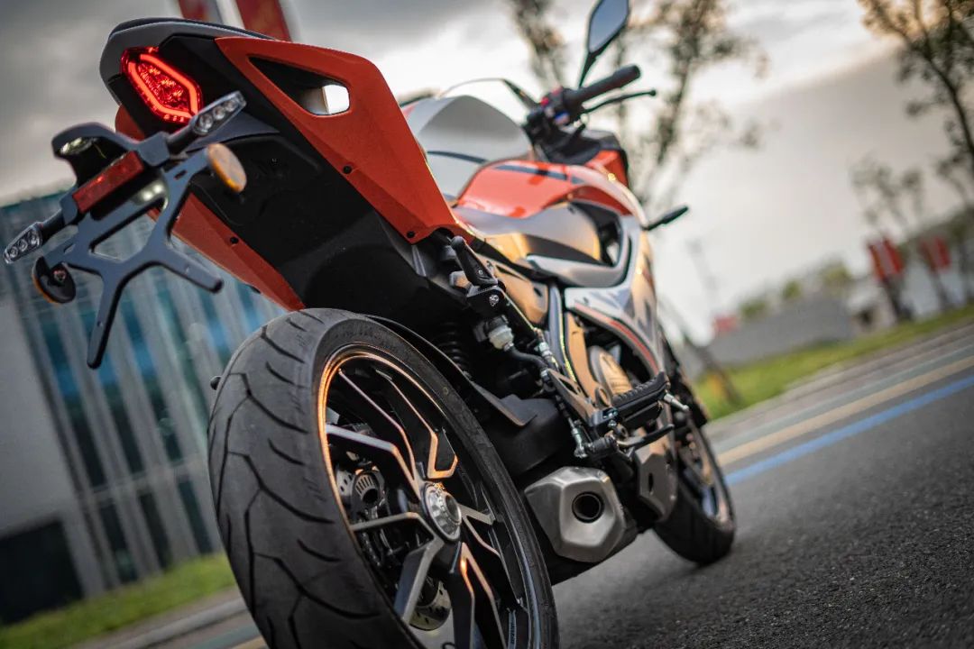 qjmotor赛250细节展示,qjmotor赛250值得买吗