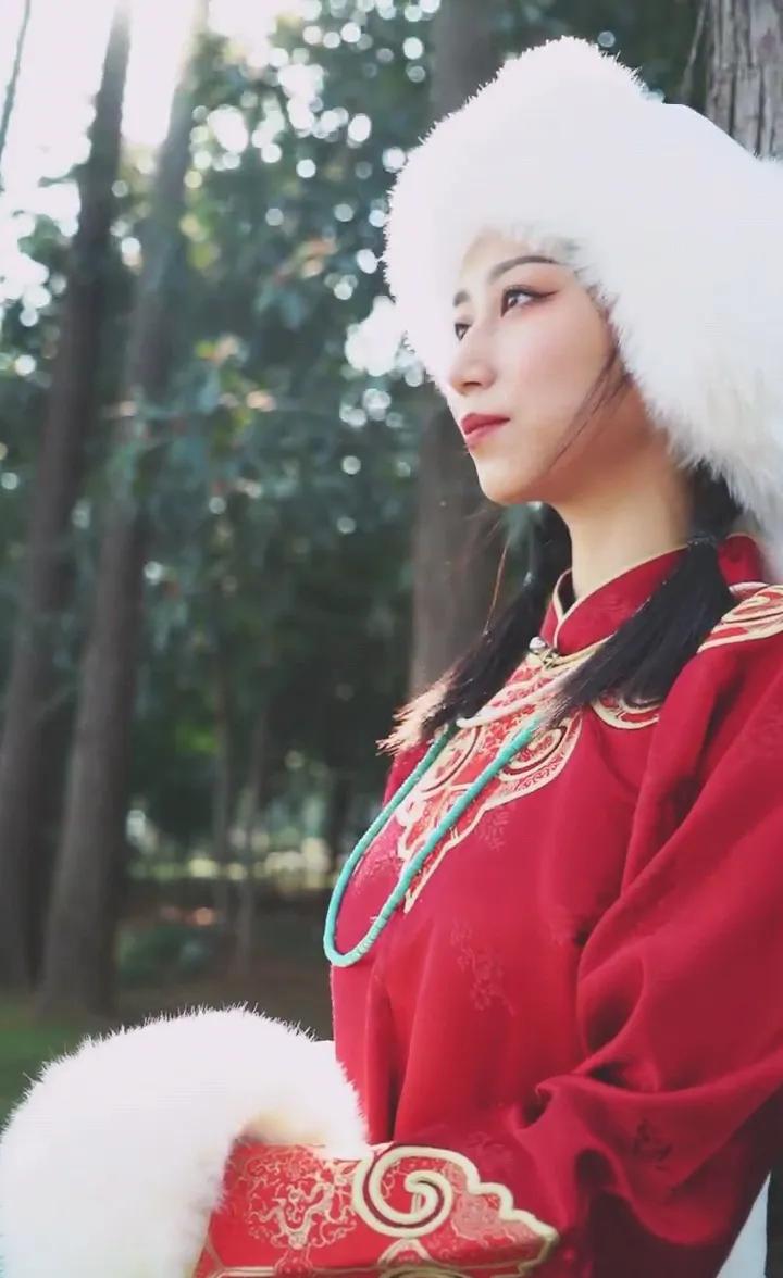 五十六个民族服饰傈僳族,五十六个民族代表服饰图片