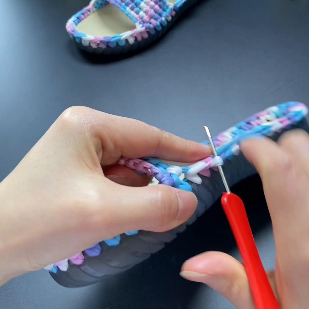 小男孩的凉鞋用布条线怎么钩好看,布条线郁金香儿童凉鞋钩织教程