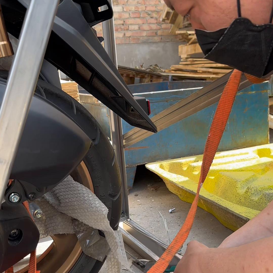 找物流尽量找大物流公司 准新车出现运损，略带遗憾@DOU+小助手