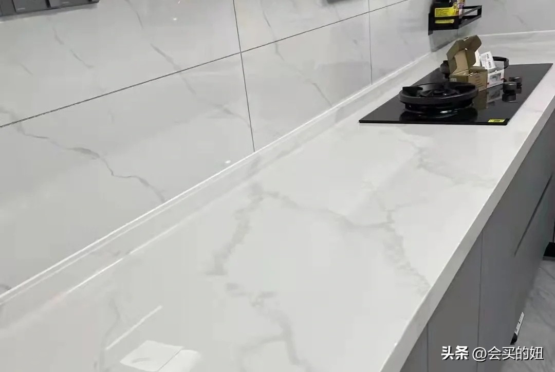 石英石和大理石岩板价格差多少,岩板石英石大理石台面餐桌