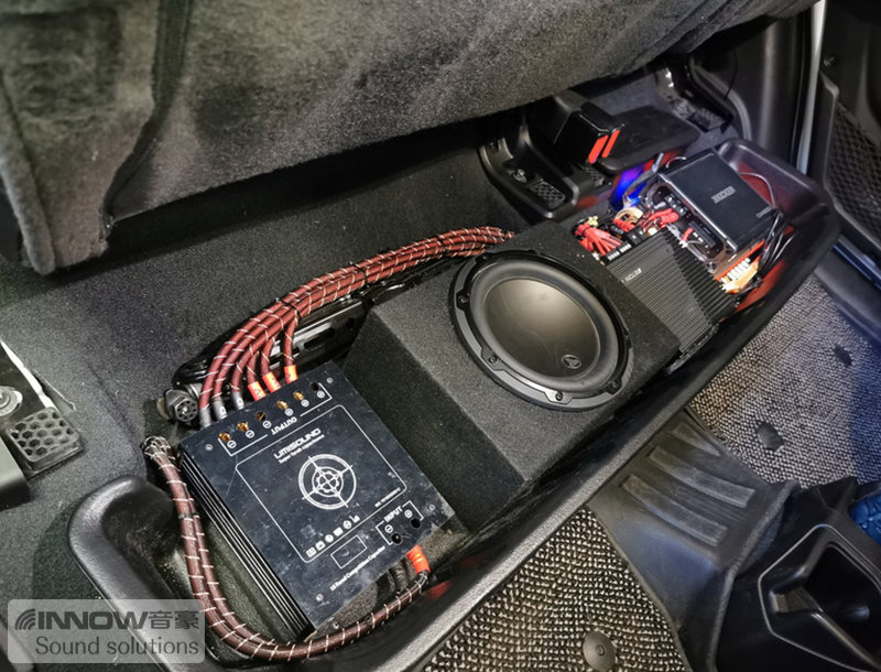 不羁的性格上海音豪JEEP角斗士汽车音响改装德国伊顿RSE160