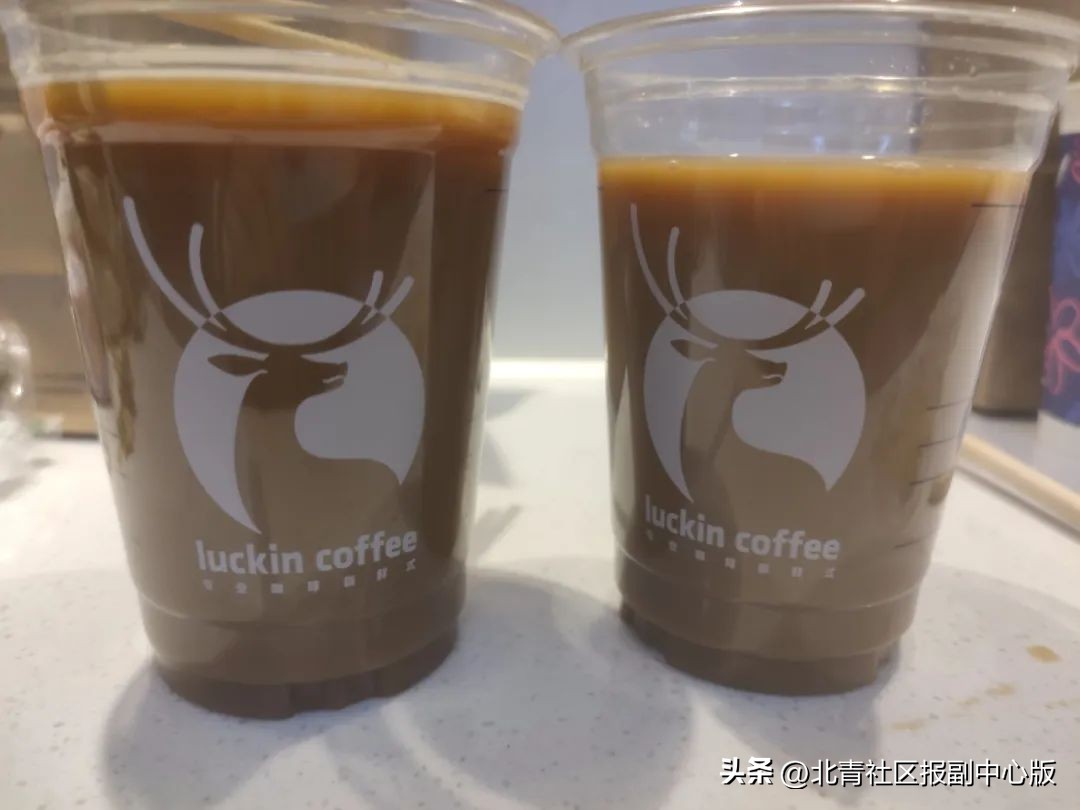 3.3亿热搜！瑞幸咖啡去冰剩半杯是“*规则潜**”？实探通州店：我们不是“加冰王”！