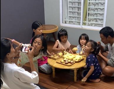 东*姑北**娘国外旅游，小7岁导游对她念念不忘，两人结婚5年后怎么样