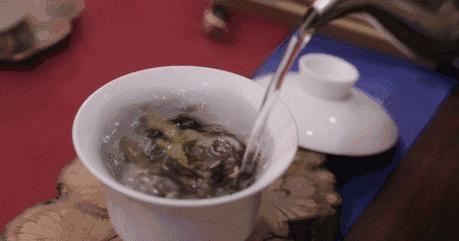 茶艺师为什么泡的茶好喝,茶艺师的小窍门让你的茶叶更好喝