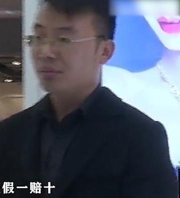 2019年河南女子给孩子买金镯,戴6小时就掉色,找商家询问遭威胁