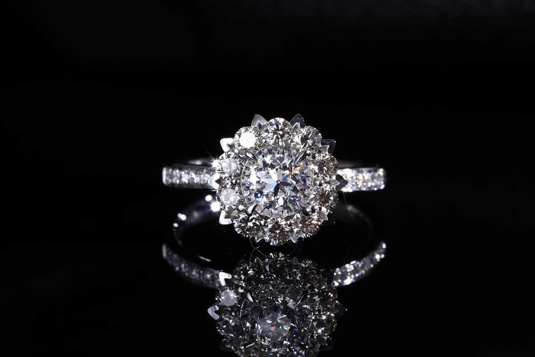 教你三个挑选钻戒的小妙招,挑选钻戒的省钱技巧有哪些呢