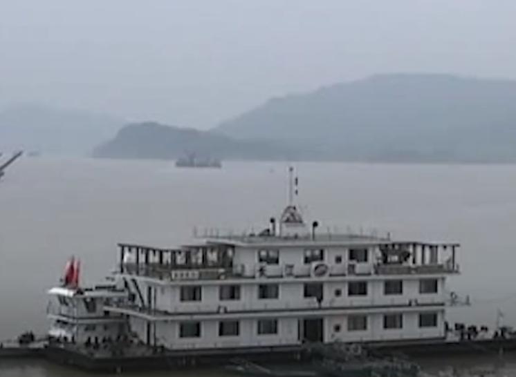 重庆男子双手竟能点石成金，将5块钱的石头转卖上万，如何做到的