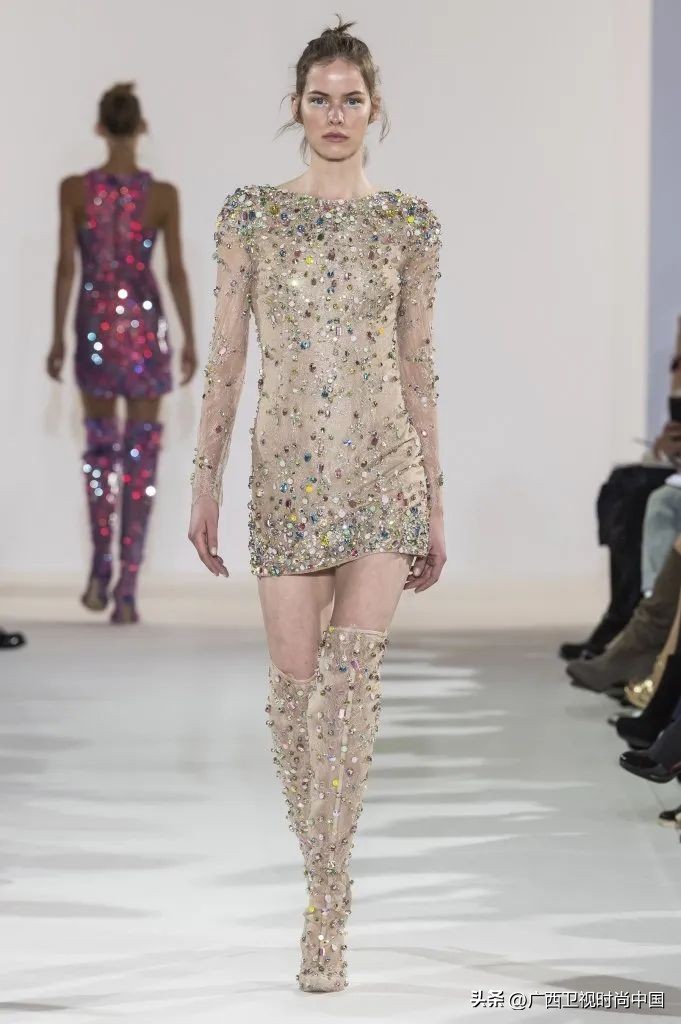 那些秀场上的“丑”鞋子