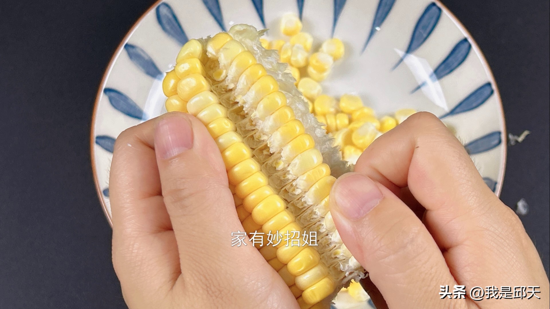 玉米粒怎么剥比较快又好吃,剥玉米粒的方法简单又快