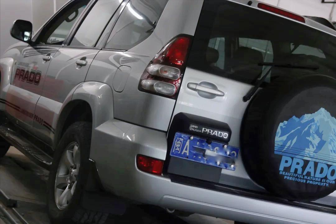 2003年的丰田老霸道，33万公里“车况残旧”，翻新复活变新车