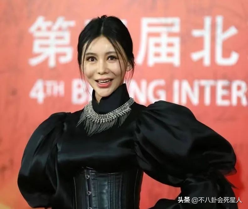 假头发假鼻子,假头发和假肚皮