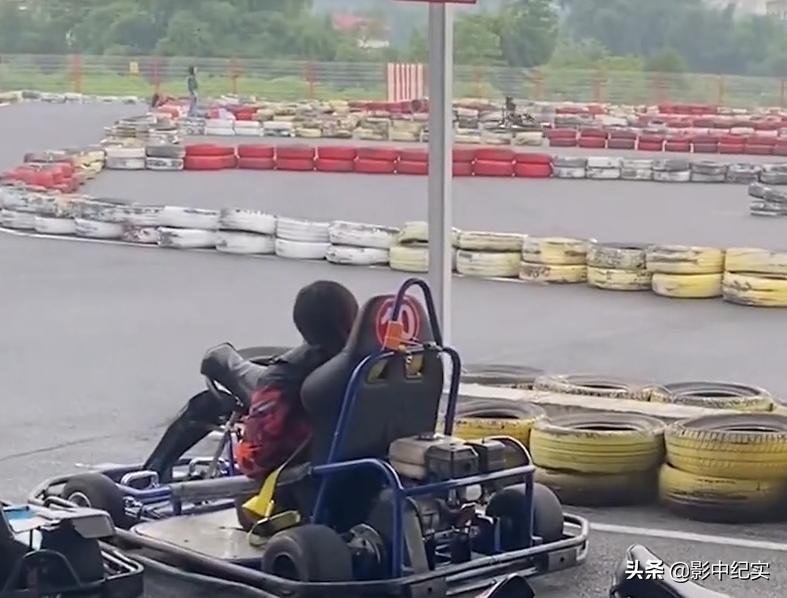 十岁的男孩开卡丁车追尾,10岁男孩玩卡丁车拦腰截瘫