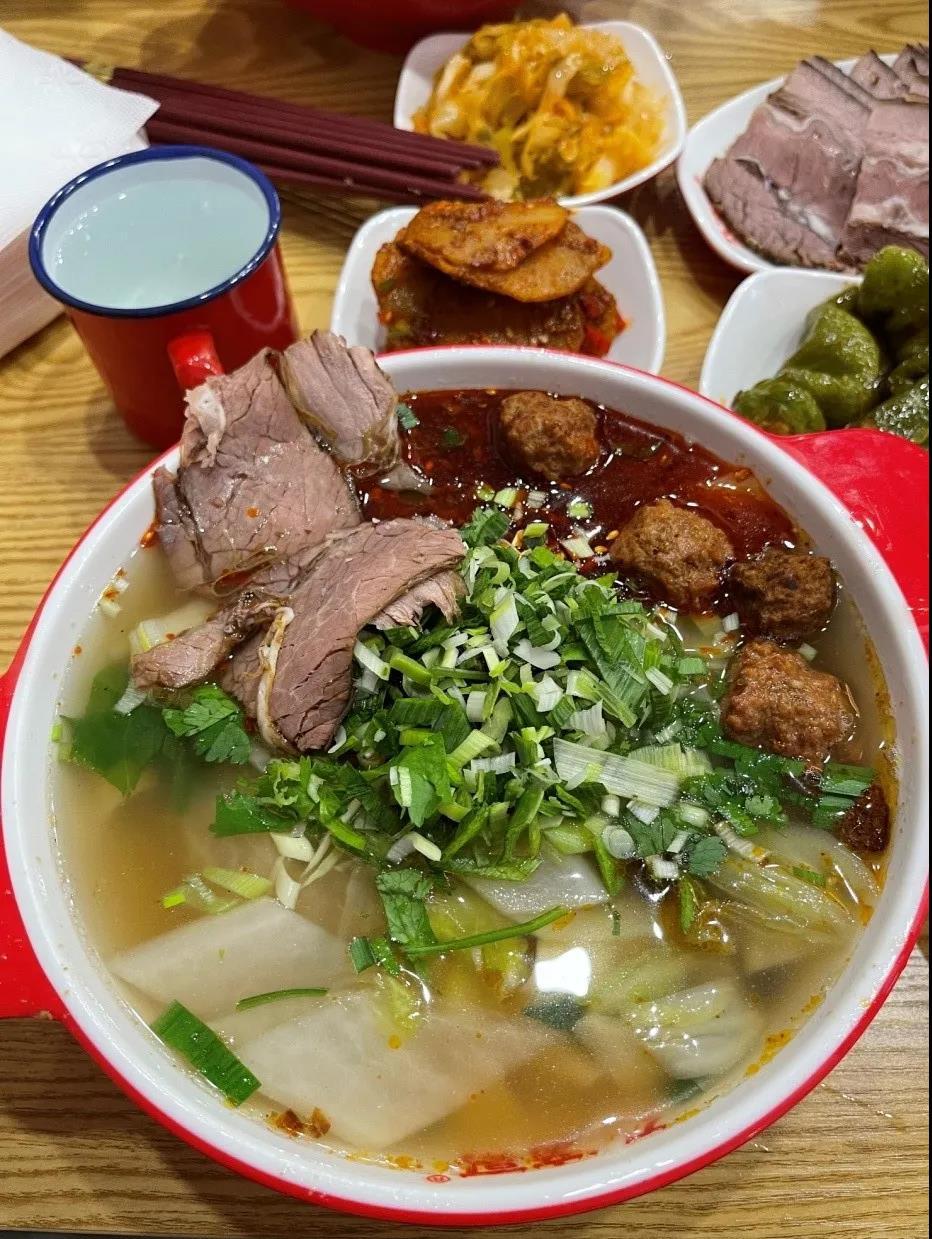 兰州牛肉面一碗有多少面,兰州牛肉面标准几两面