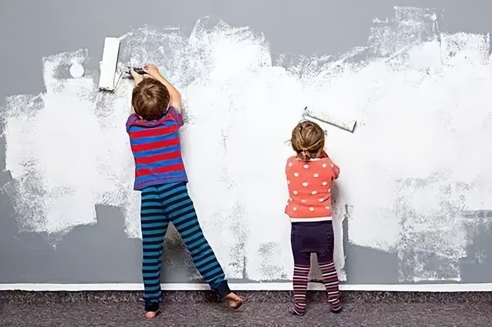 宝宝在墙壁上乱画,宝宝在墙上乱画蜡笔怎么办