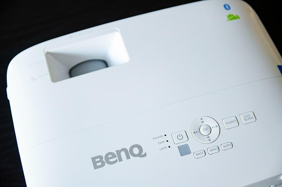 买投影仪买720还是1080,买投影仪实惠还是买电视实惠