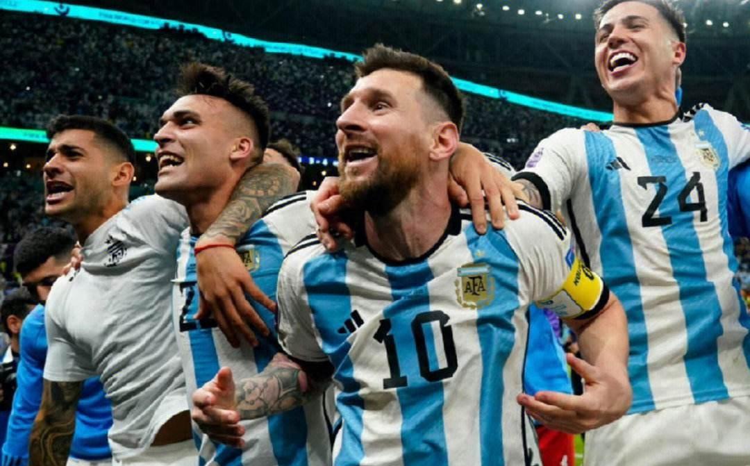 足坛经典巅峰对决,足坛两个巨星巅峰对决