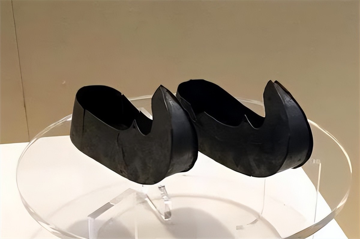 盗墓贼不识货丢掉双破鞋是真的吗,盗墓贼不识货丢掉双破鞋