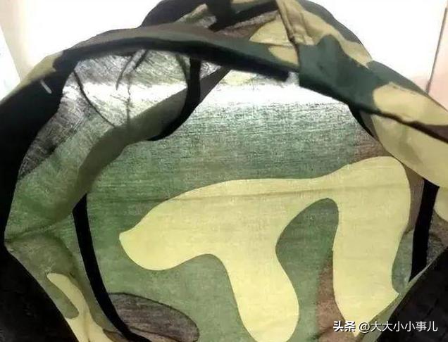 79元军训裤布料薄到透光,学生吐槽79元军训裤布料薄到透光